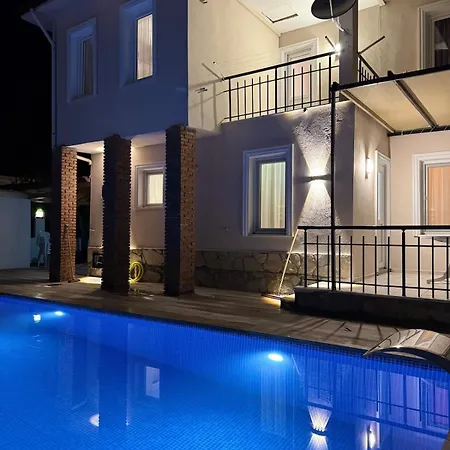 Arden Villa *